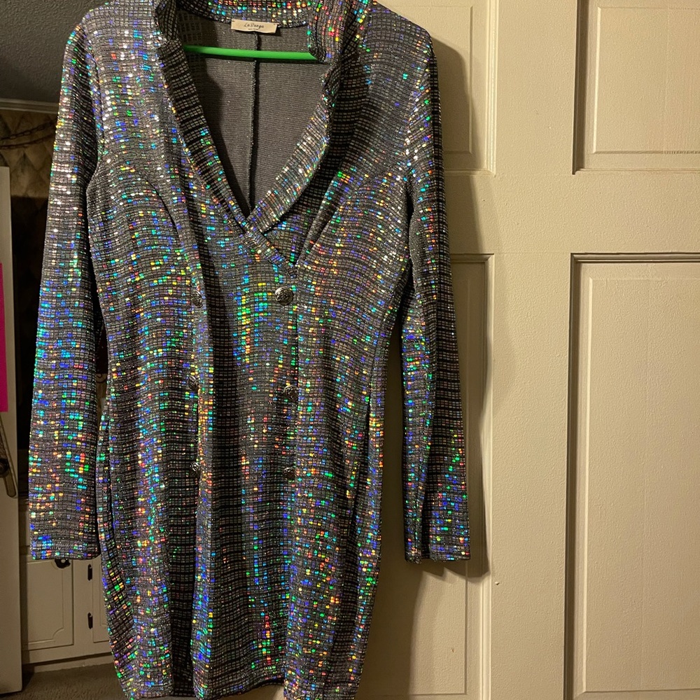 Silver multi color min dress worn once very comfy and stylish!